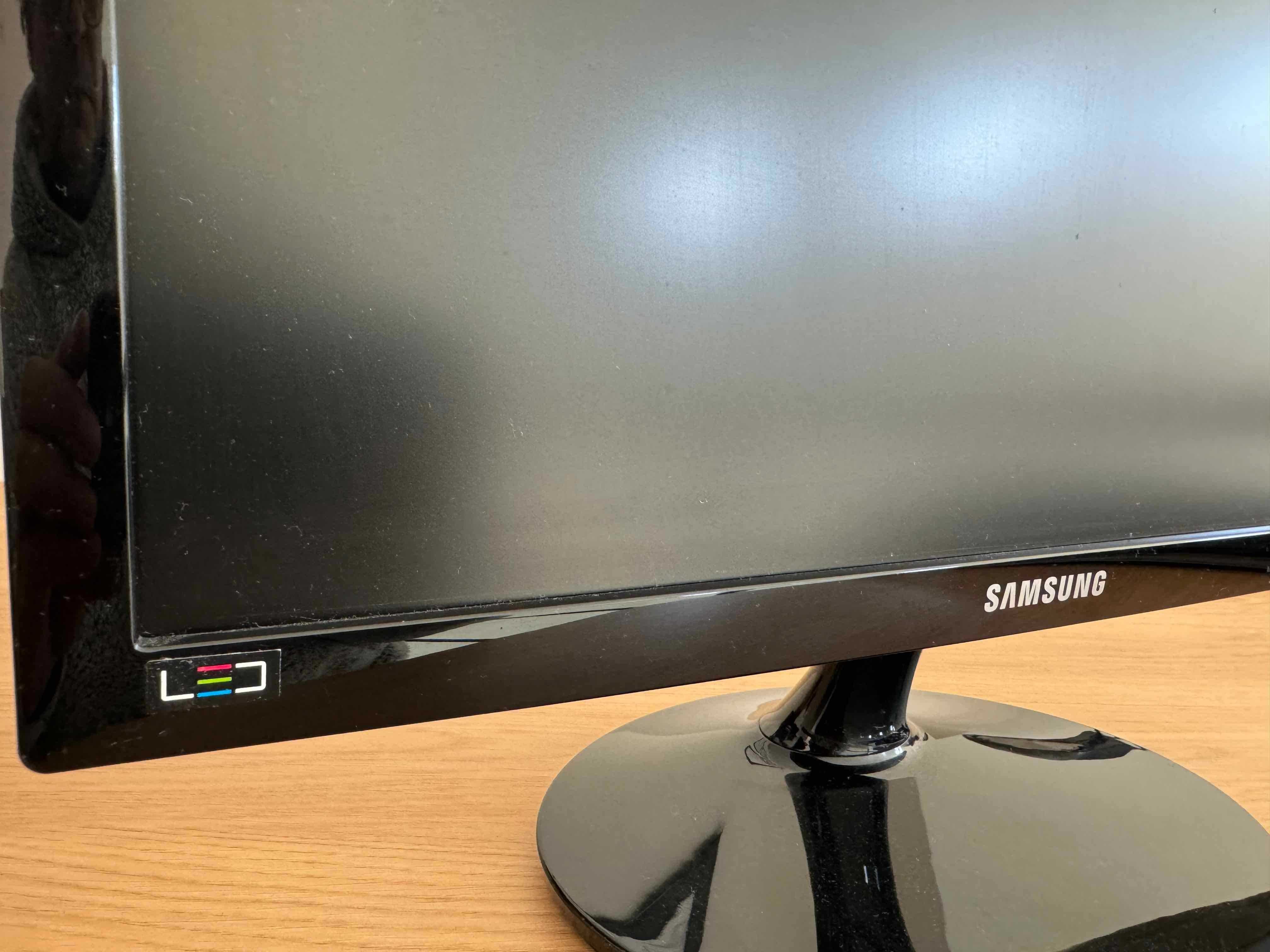 Monitor SAMSUNG 19''