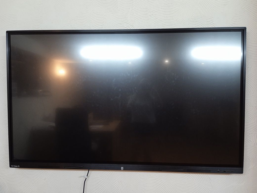 Tablica/monitor multimedialny