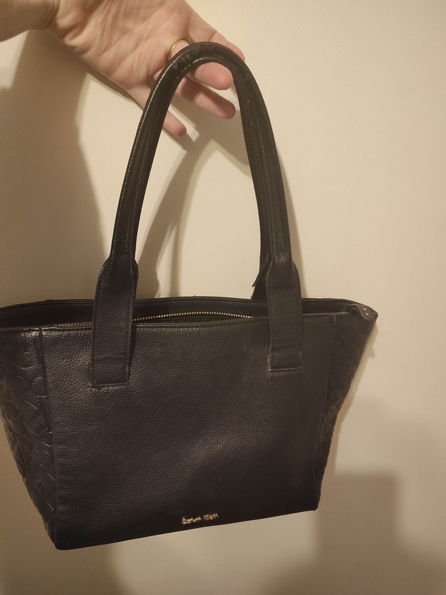 Calvin klein torebka kuferek czarna oryginalna uzywana