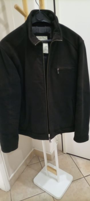 Blusão desportivo em cor preto