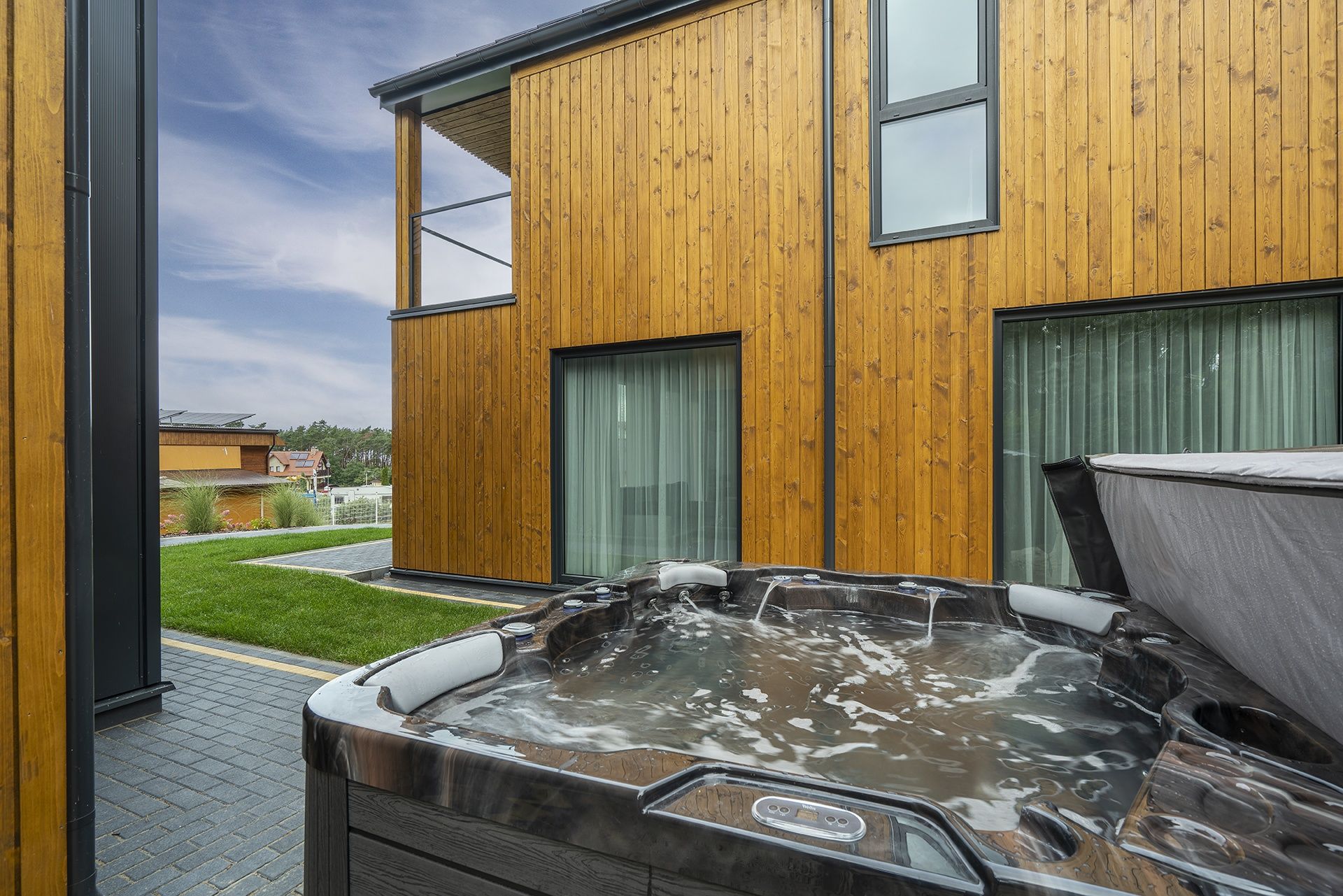 Domy całoroczne o podwyższonym standardzie z jacuzzi. 100m do plazy !