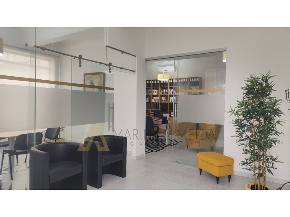 Loja de gaveto em Alhos Vedros