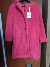 Płaszcz baranek różowy z kapturem