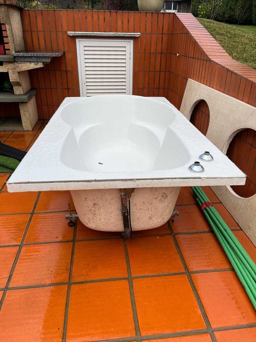 Banheira de cerâmica para casa de banho grande