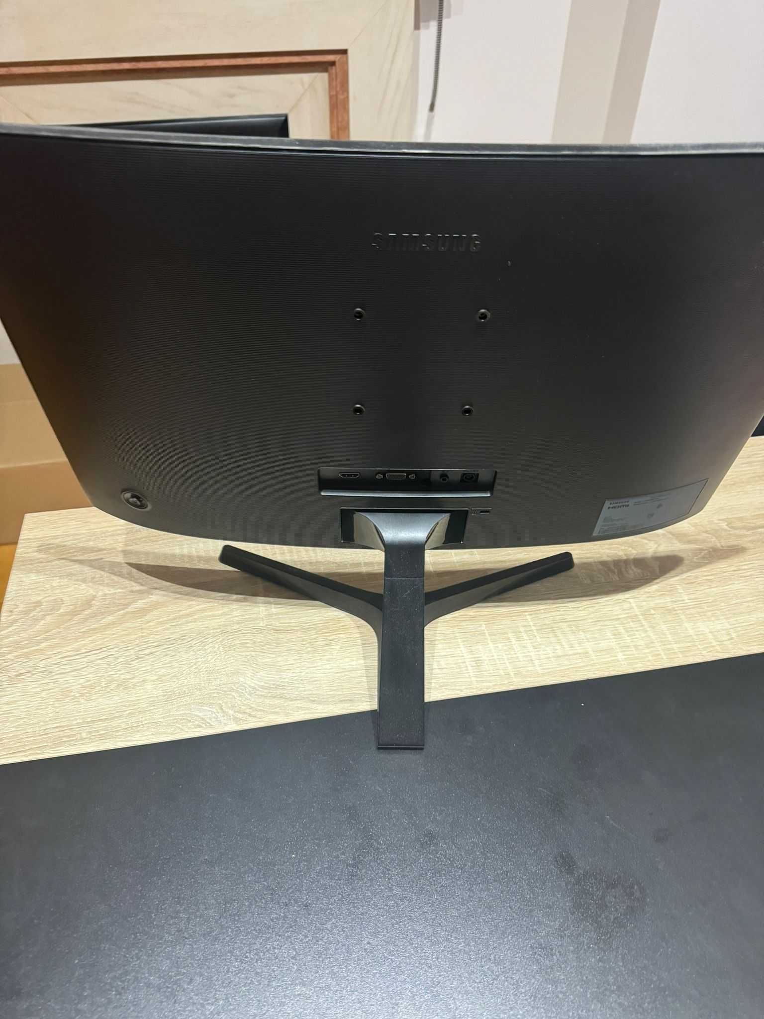 Monitor Samsung 24" curvo