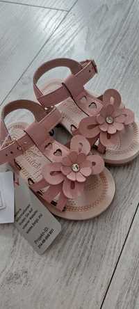 Sandałki różowe dla dziewczynki