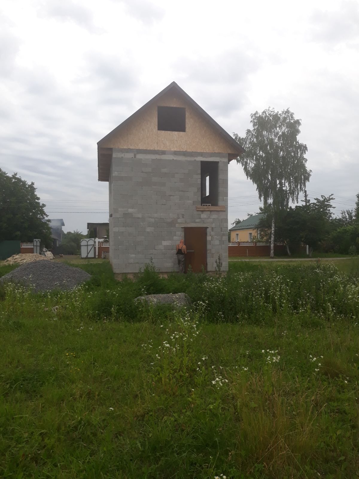 Продам земельну ділянку з недобудовою