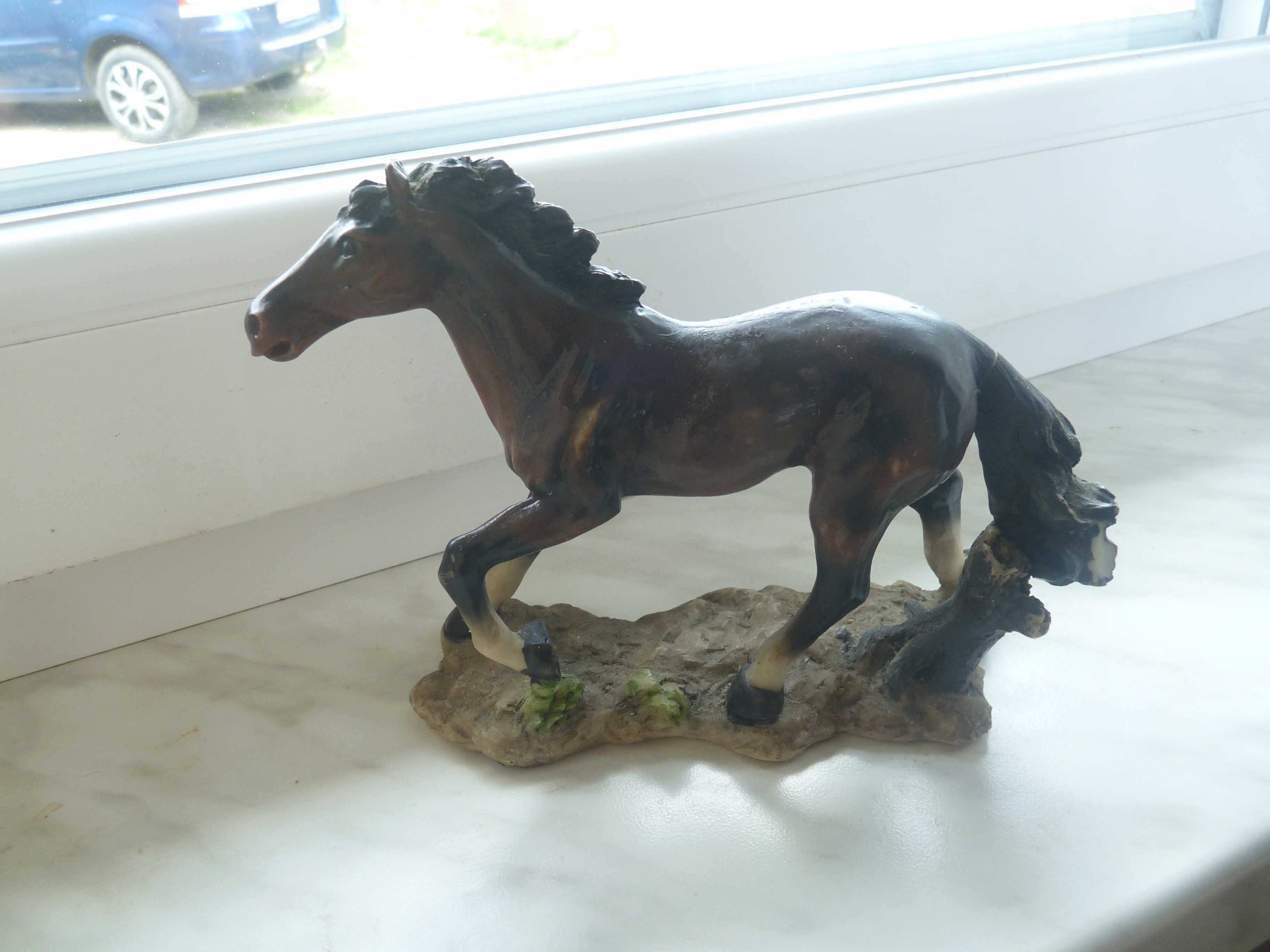 figurka'' koń w galopie,,