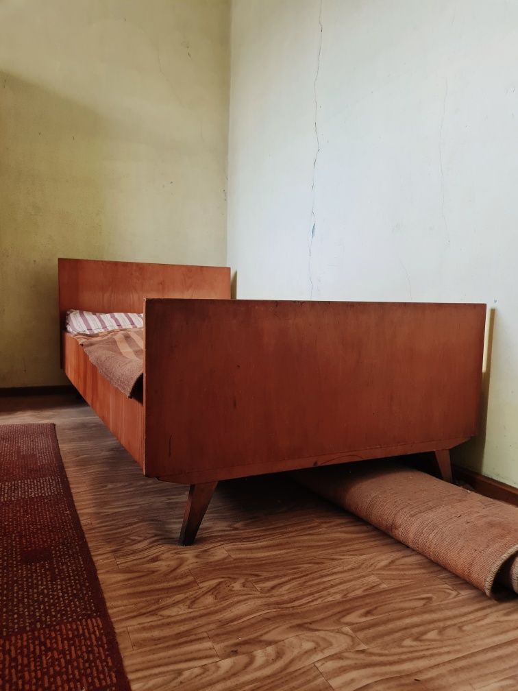 Łóżko vintage PRL jednosobowe retro dla dziecka dorosłego