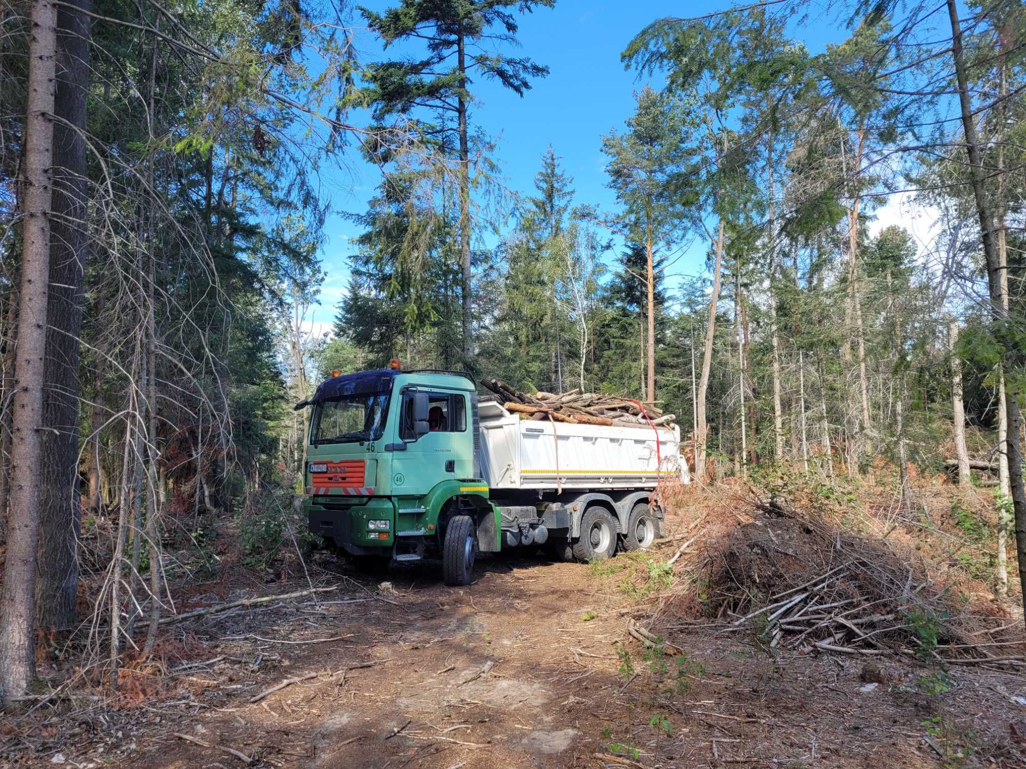 Usługi koparko-ładowarką,wywrotką .Prace ziemne