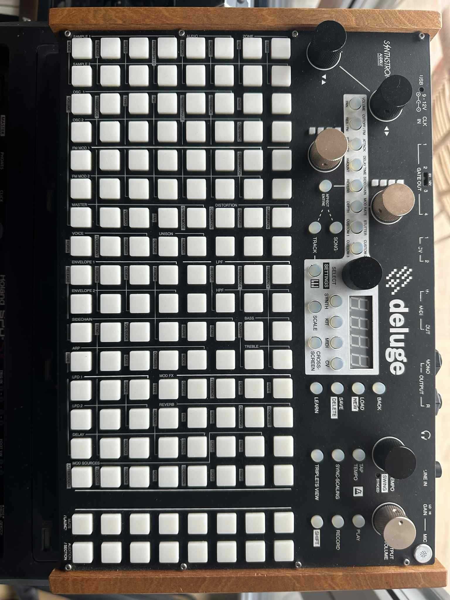 Synthstrom Audible Deluge DE-01 Groovebox