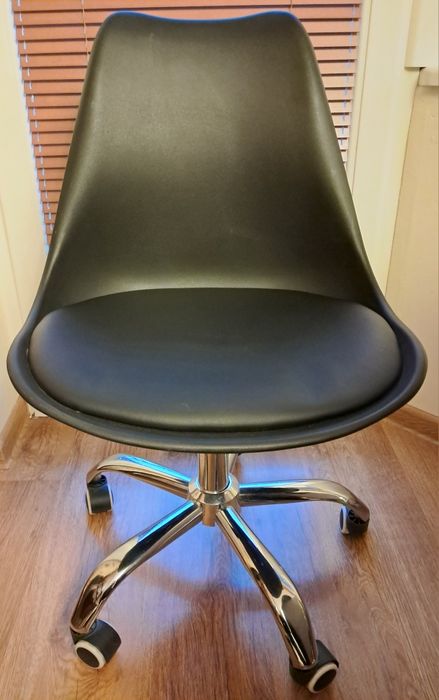 Krzesło biurowe obrotowe na kółkach - czarne