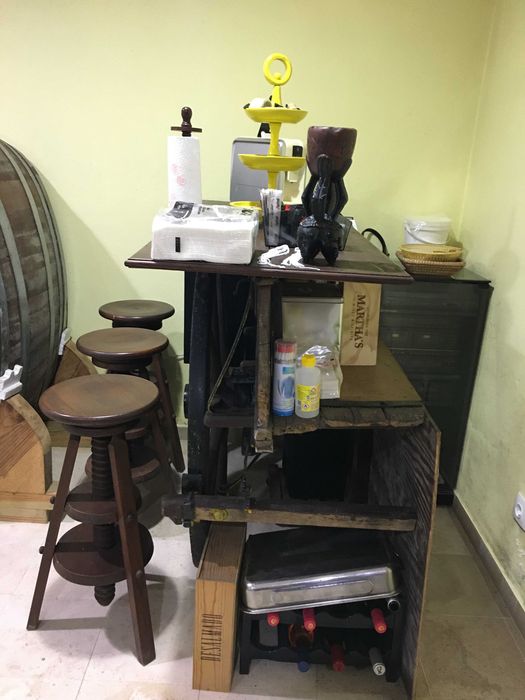 Carroça Bar + 3 bancos altos