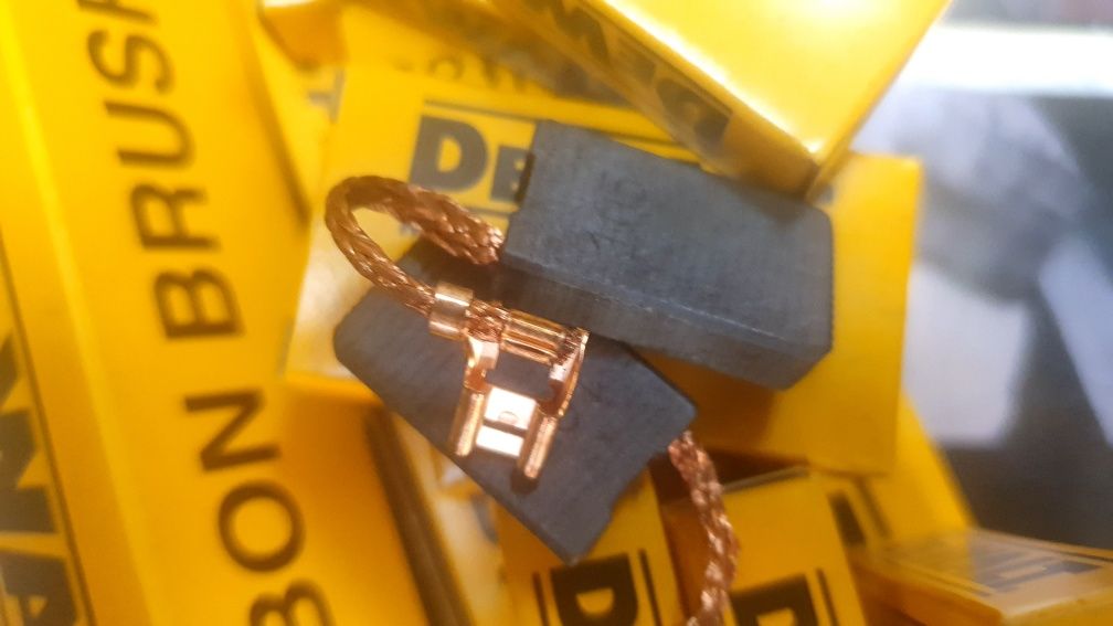 щітки DeWalt 6х16х26 вихід згори оригінал N404514
