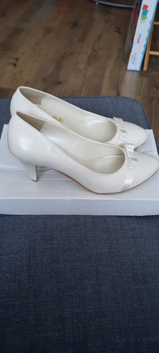 Buty ślubne r.39 ecru