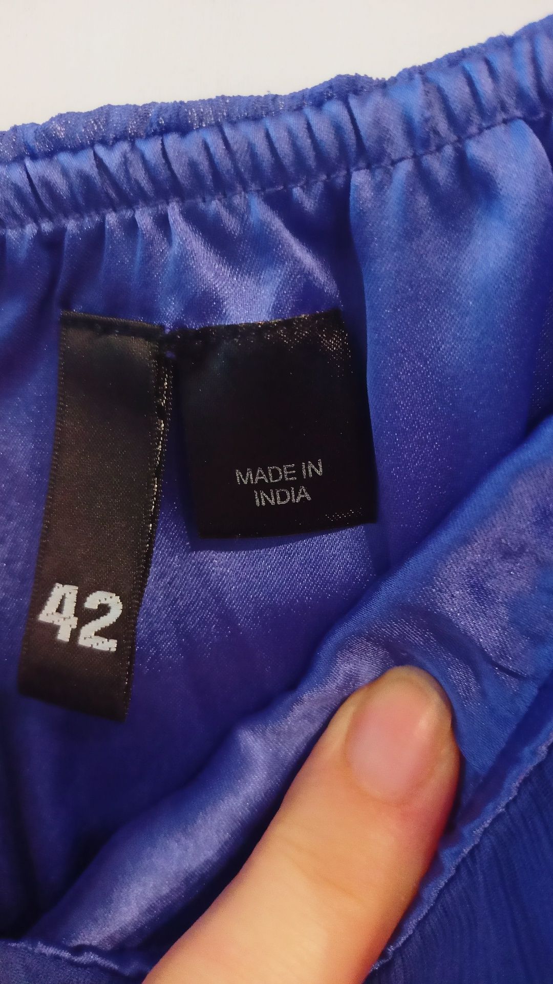 Piękna chabrowa krótka sukienka H&M r. 42