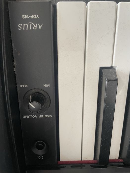 Yamaha YDP-143 Arius
