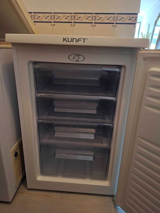 Arca Congeladora Vertical Kunft - 84L | Classe A+ | 4 Gavetas