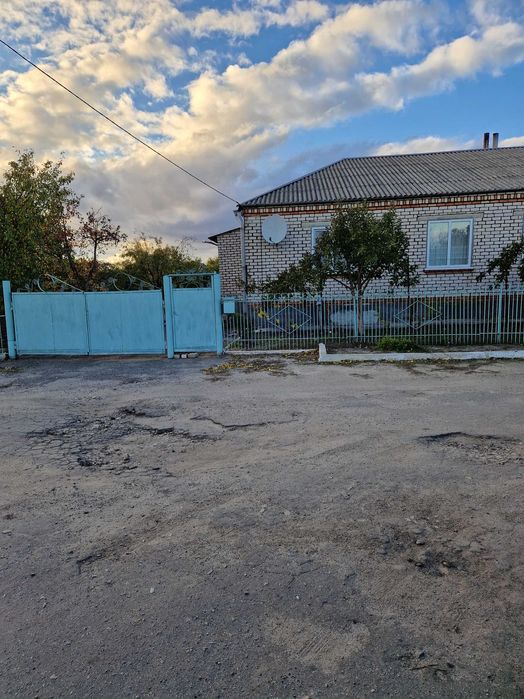 Продам добротний будинок з укриттям в смт Устинівка Кіровоградська обл