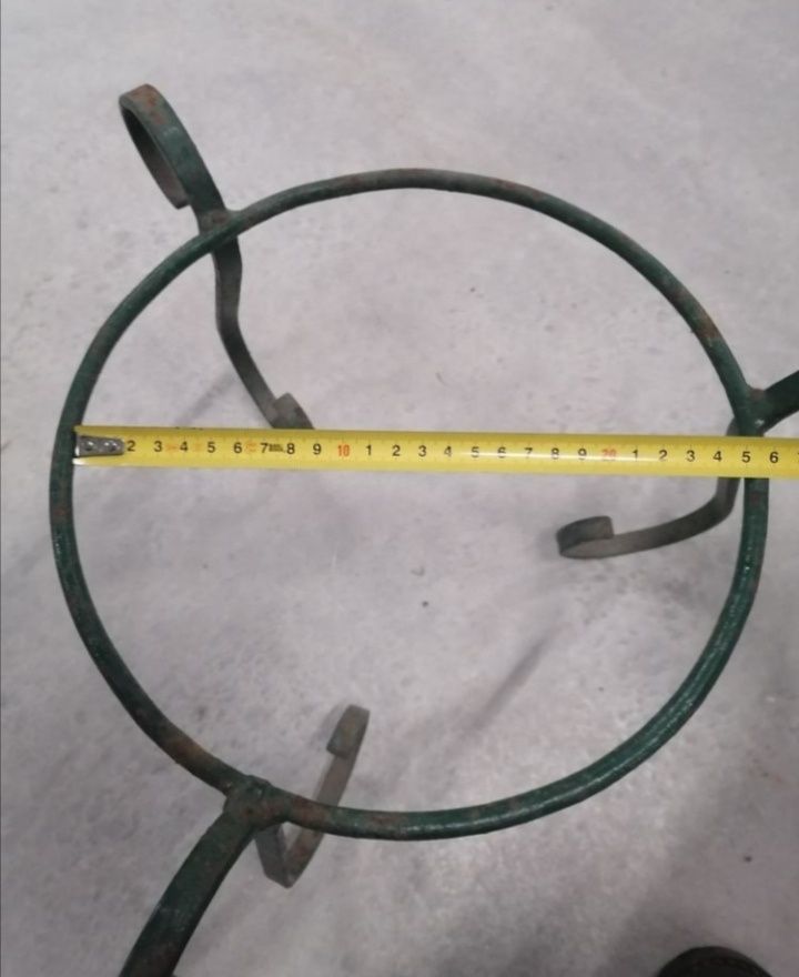 2 suportes em ferro para vasos
