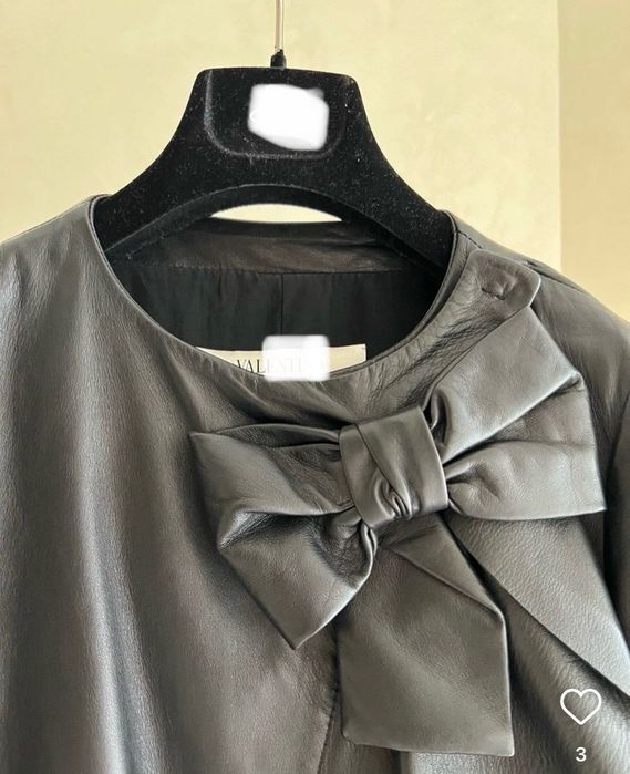 Шкіряна жіноча куртка Valentino