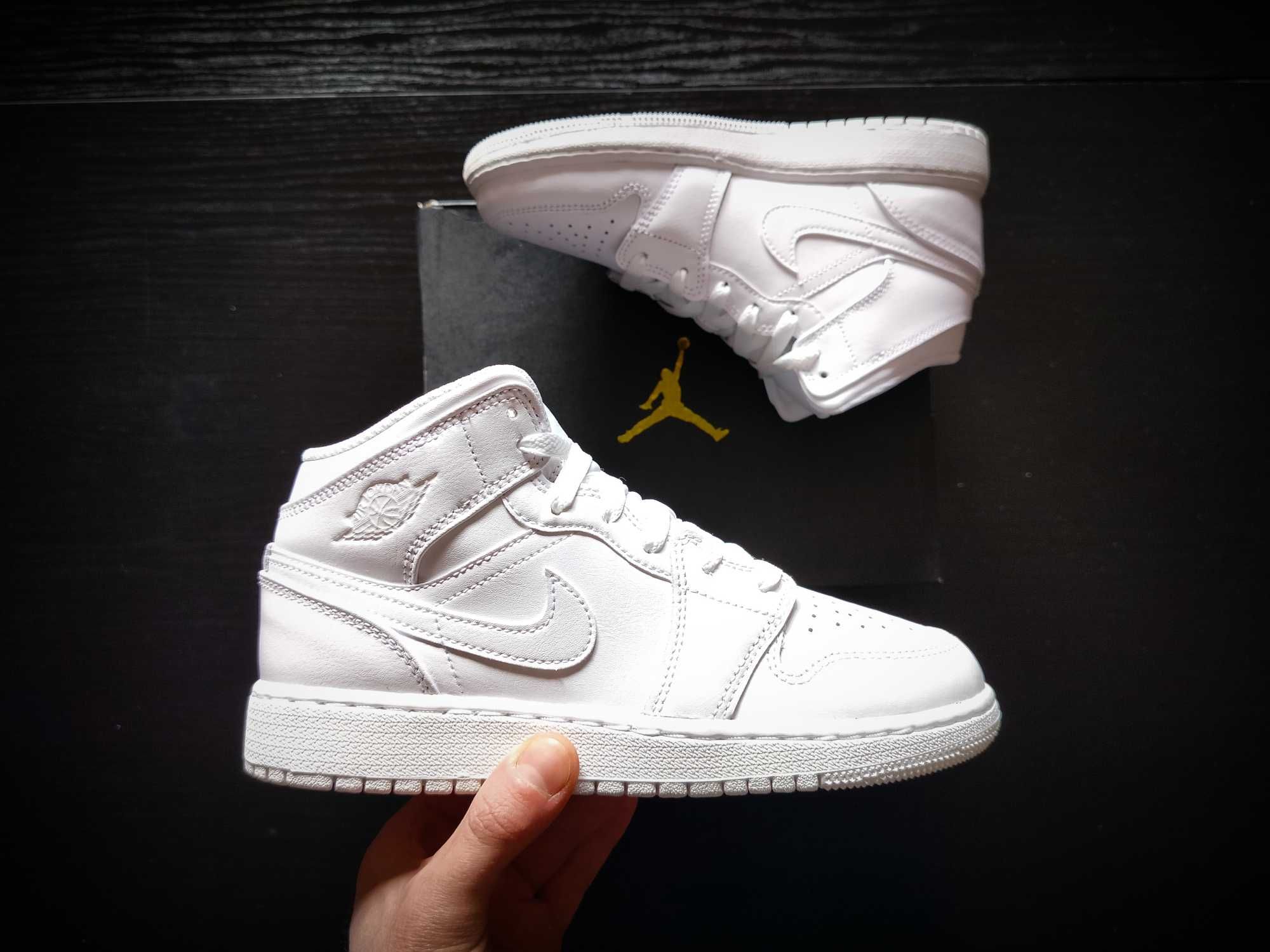 Nike Air Jordan Mid - Triple White r. 38.5 SNEAKERS