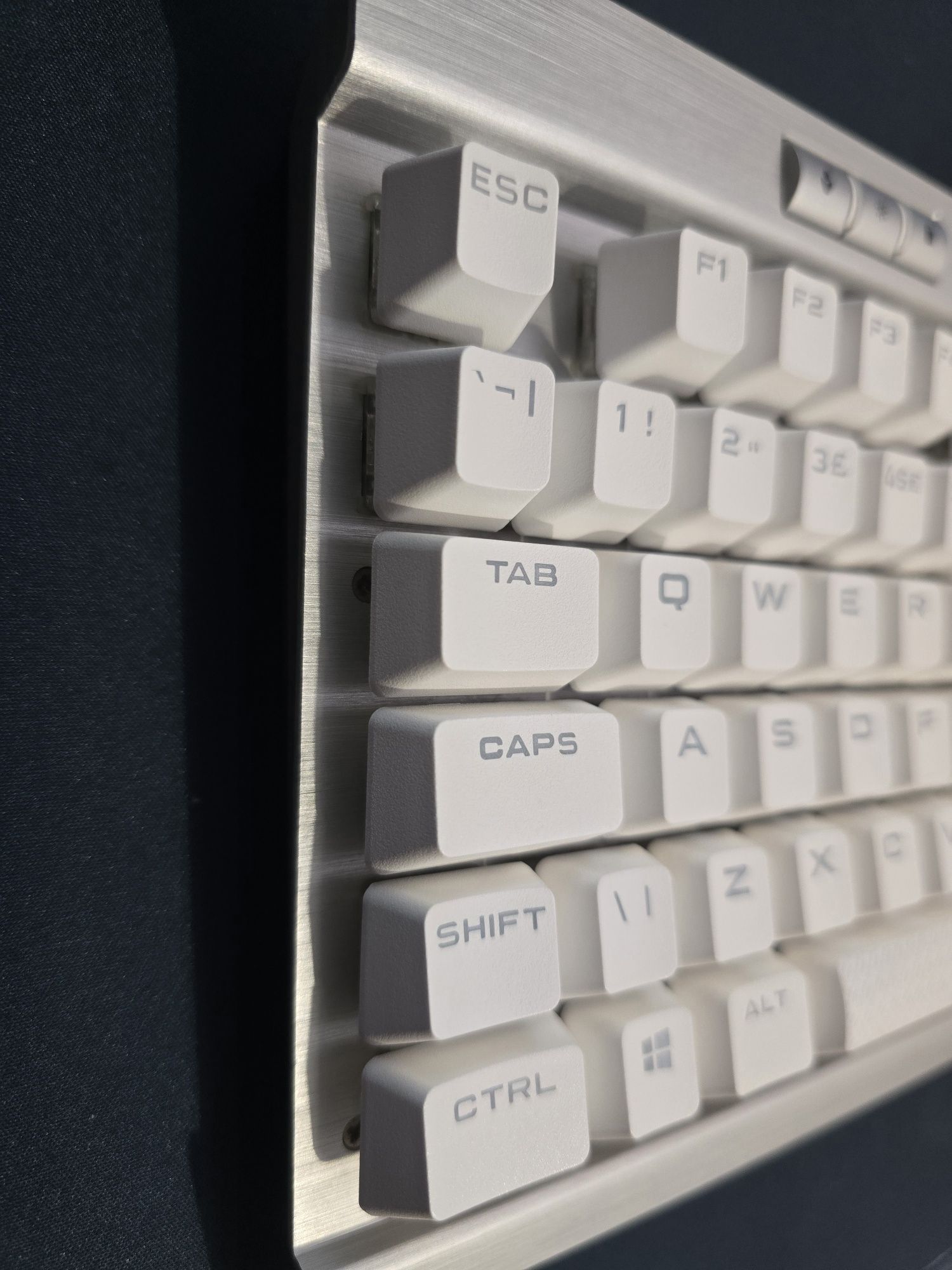 Corsair K70 MK.2 Special Edition (branco)
