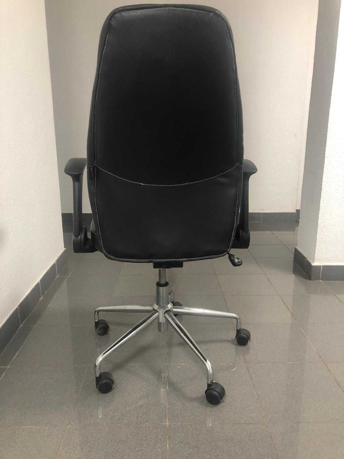 Cadeira de Executivo Ergonómica 5 Rodas Giratórias e Altura Ajustável