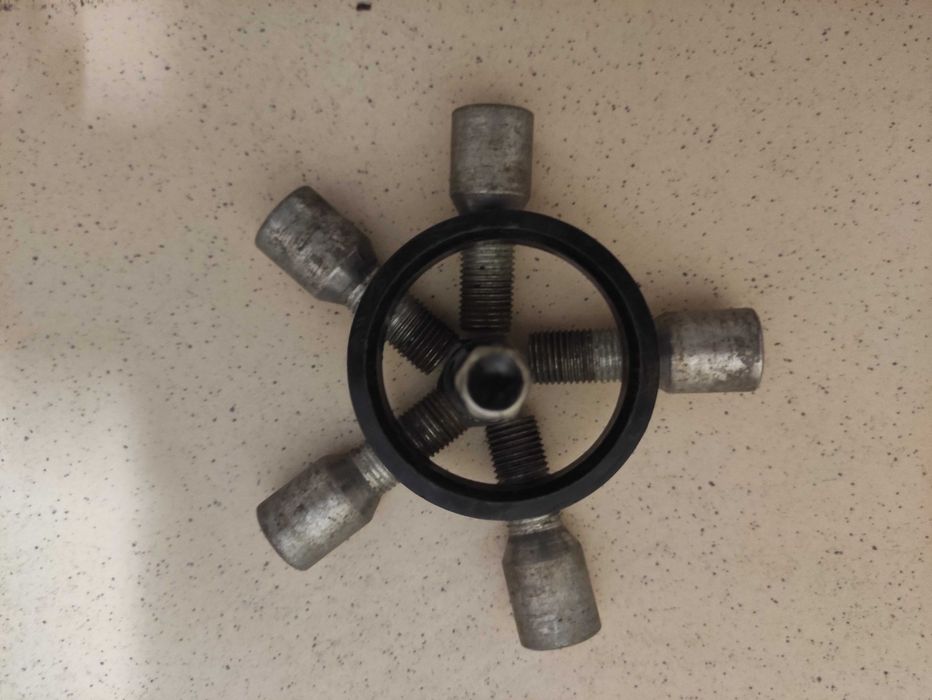 Продам диск, запаску R17