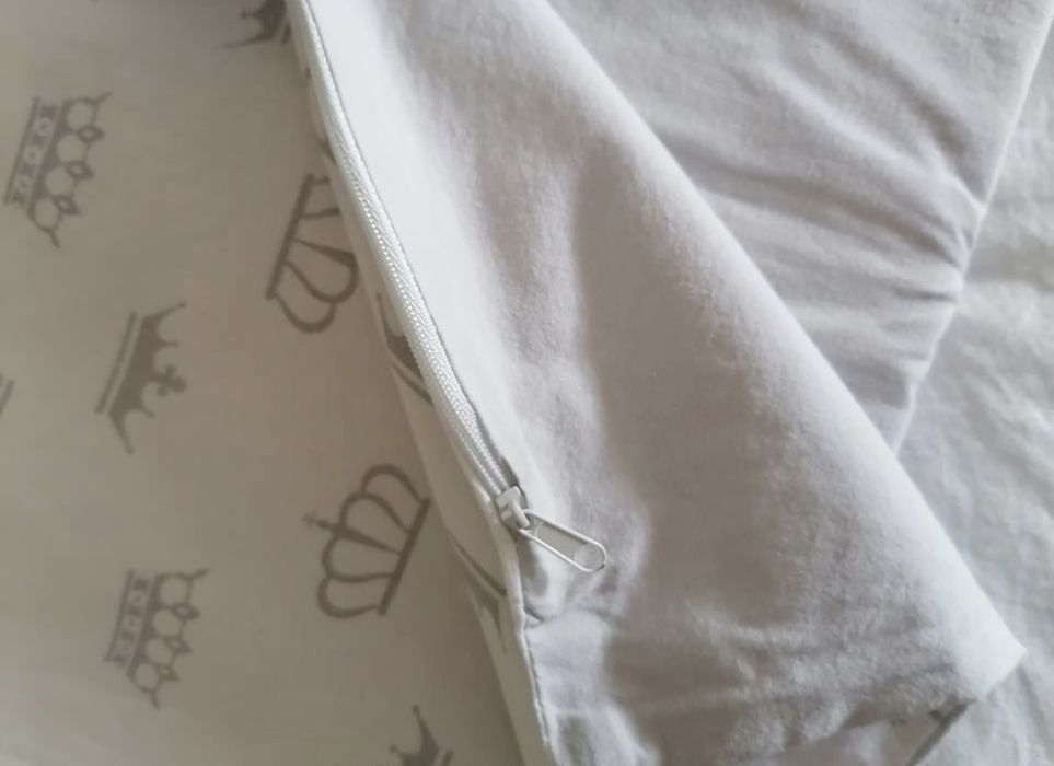 Zestaw pościeli w korony i kołderka poduszka prześcieradła do łóżeczka