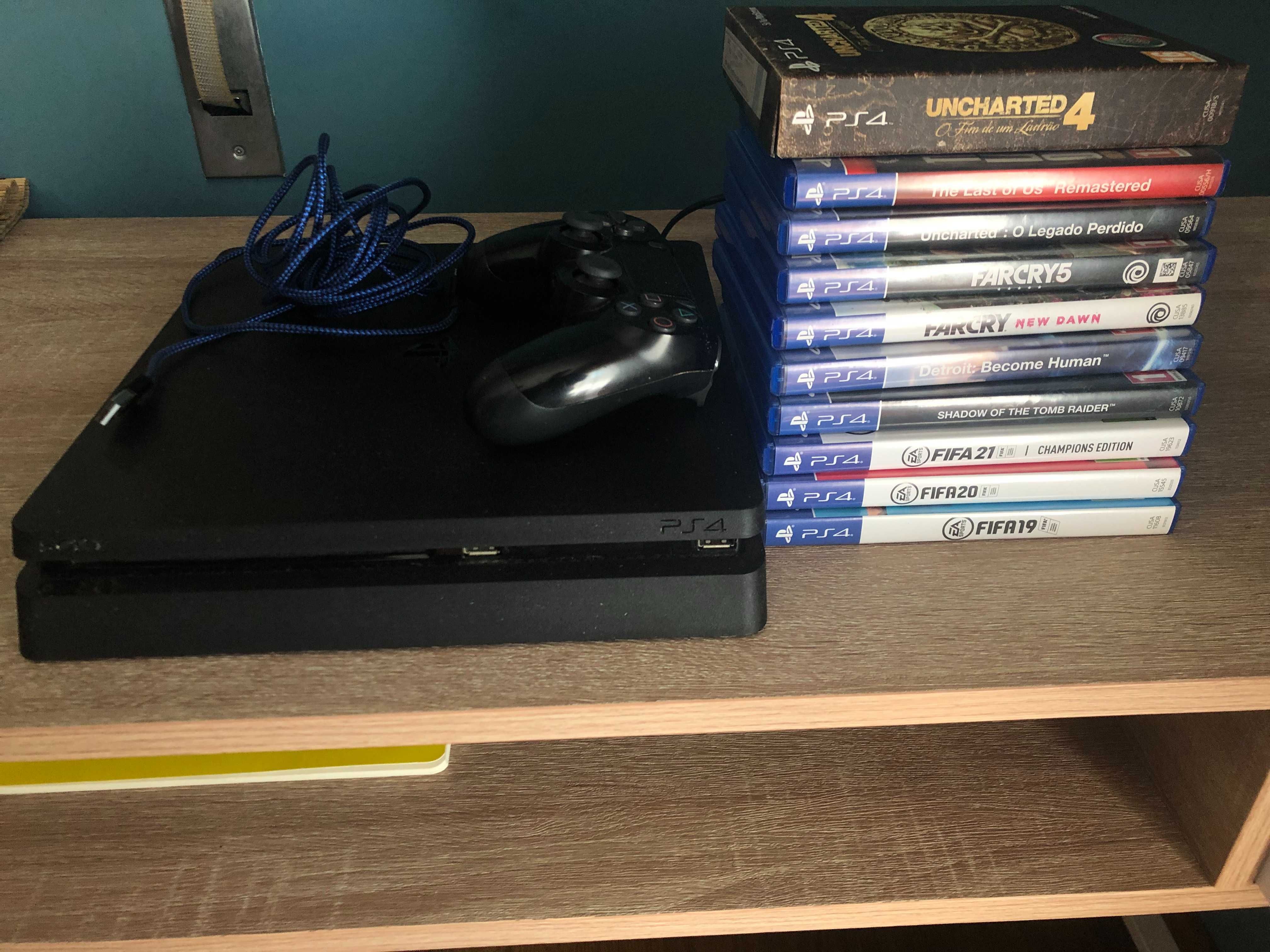 Ps4 com comando e 10 jogos. Condição perfeita