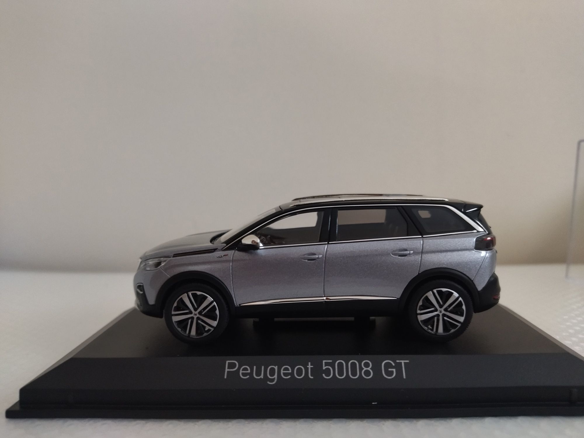 Miniatura Peugeot 5008 GT 1/43 Nova