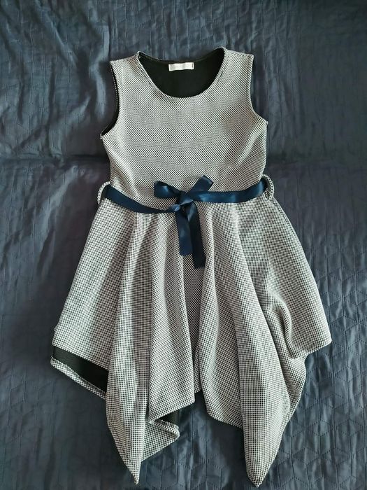 Sukienka dziewczęca stan bardzo dobry