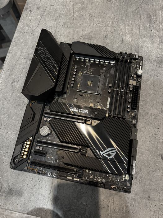 Материнська плата Asus ROG CROSSHAIR VIII DARK HERO x570