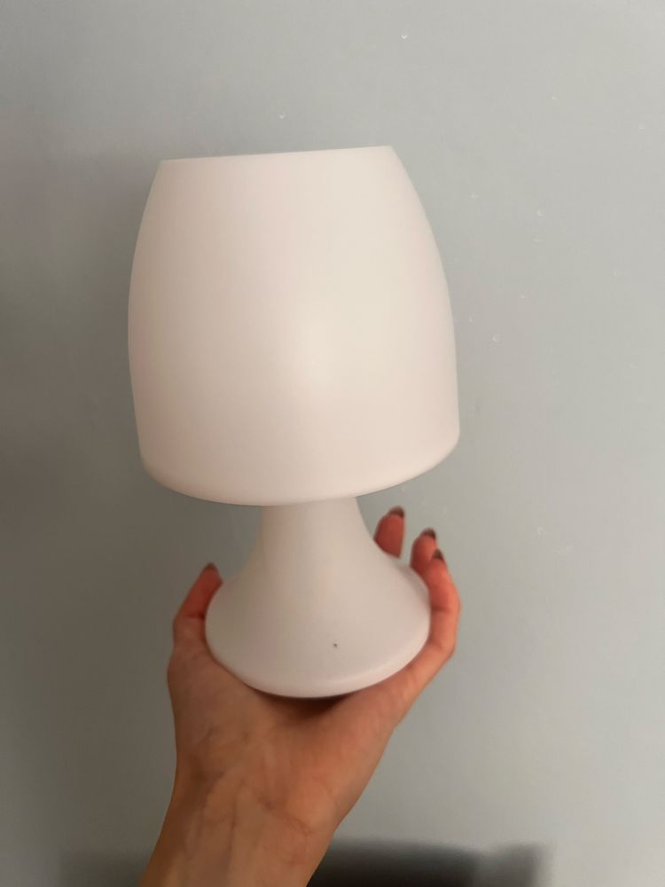 Lampka nocna biała