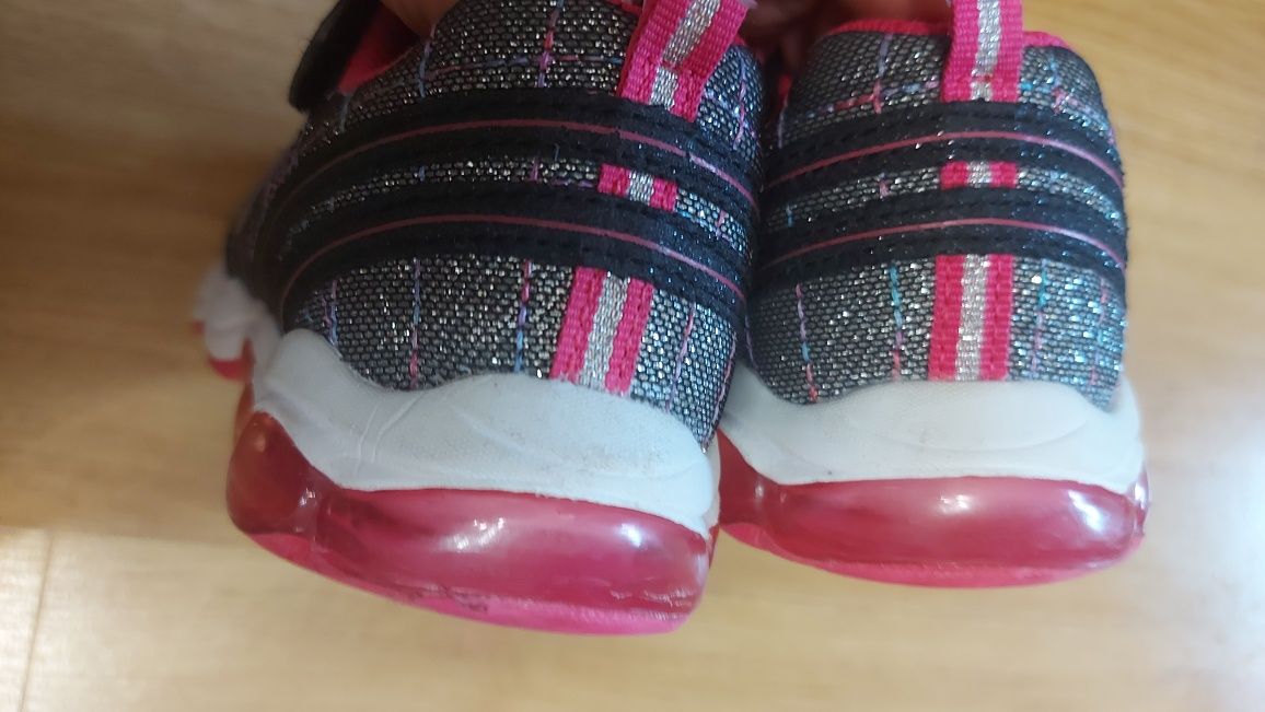 Светящиеся кроссовки Skechers