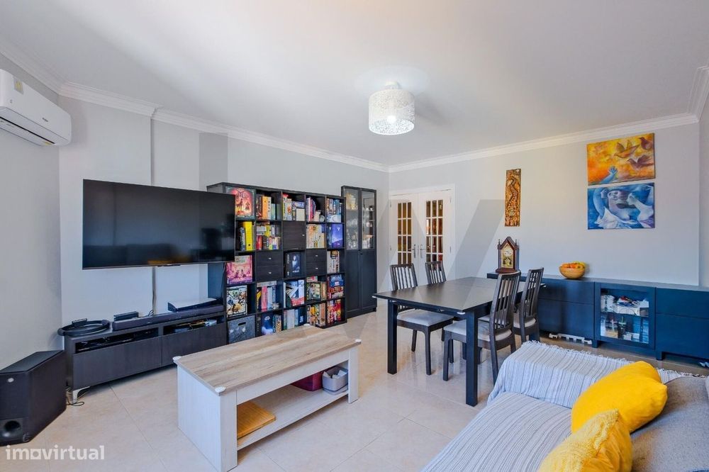 Apartamento T3 com Suíte, Estacionamento e Arrecadação em Localização