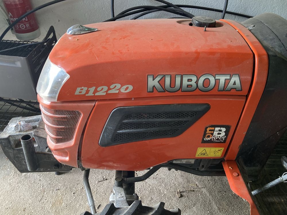 Trator Kubota B1220