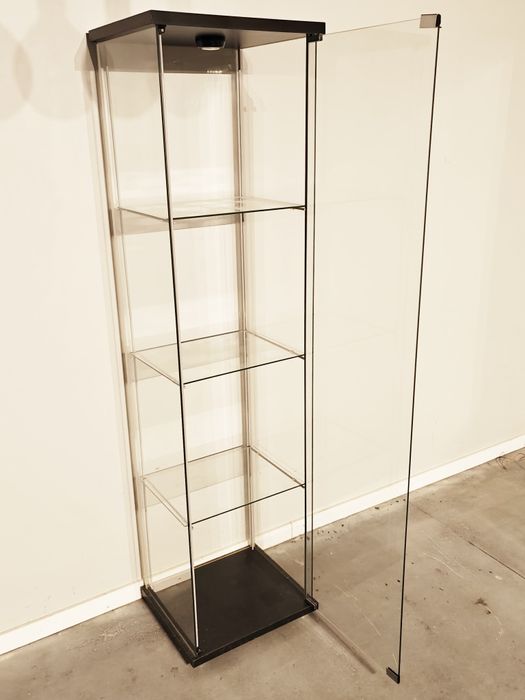 Szklana witryna DAKOTA / DETOLF