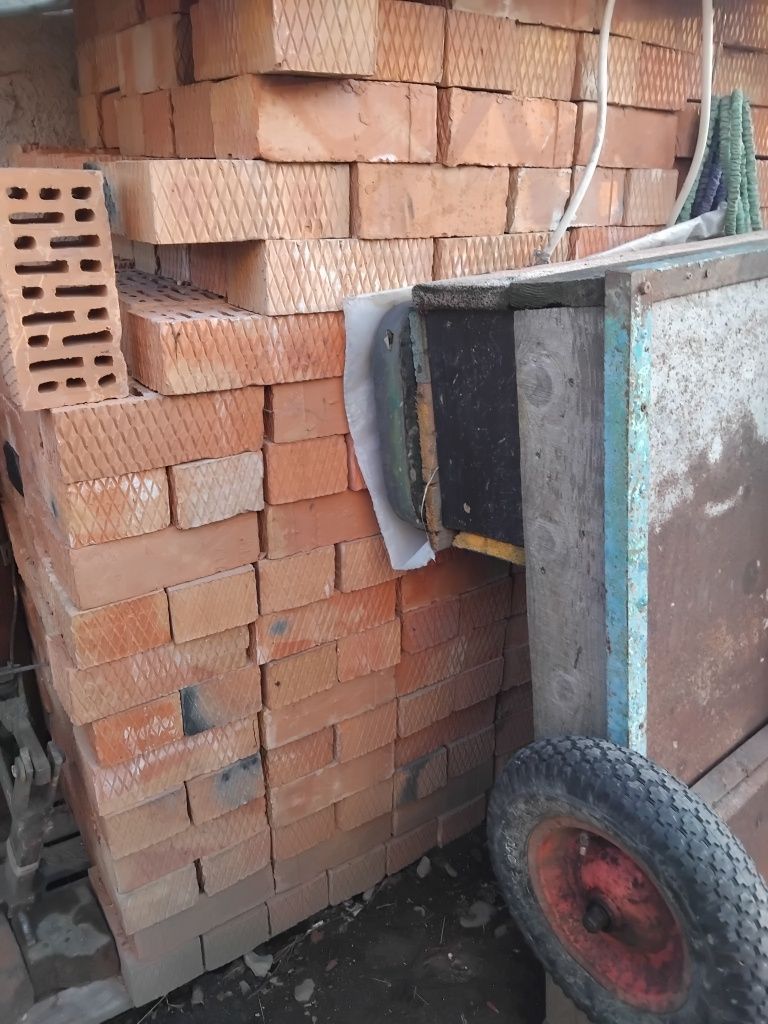 Продам  цеглу блок небув у використані