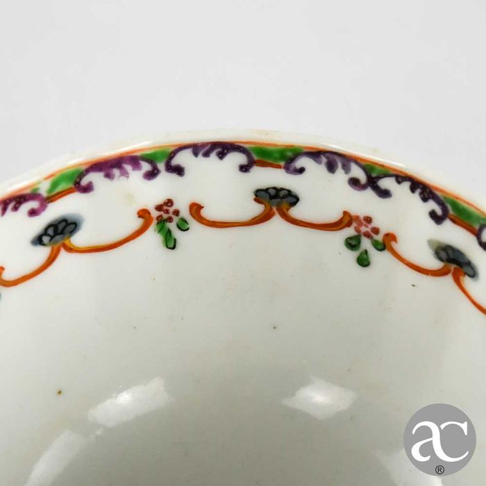 Taça porcelana da China, Qianlong, séc. XVIII, decorada com flores