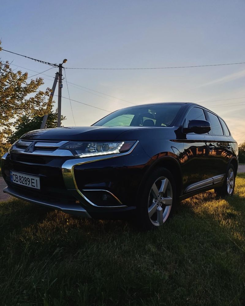 Mitsubishi Outlander 2017 рік