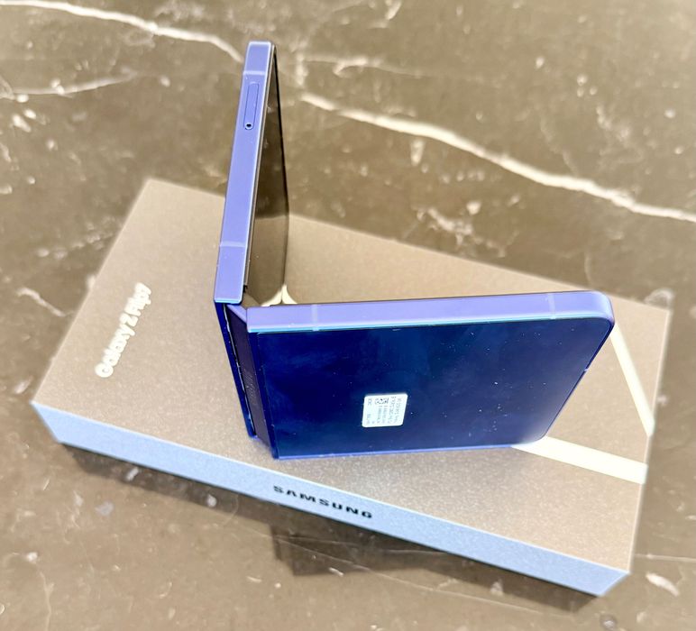 Samsung Galaxy Z Flip 7 - 256GB (Azul escuro)