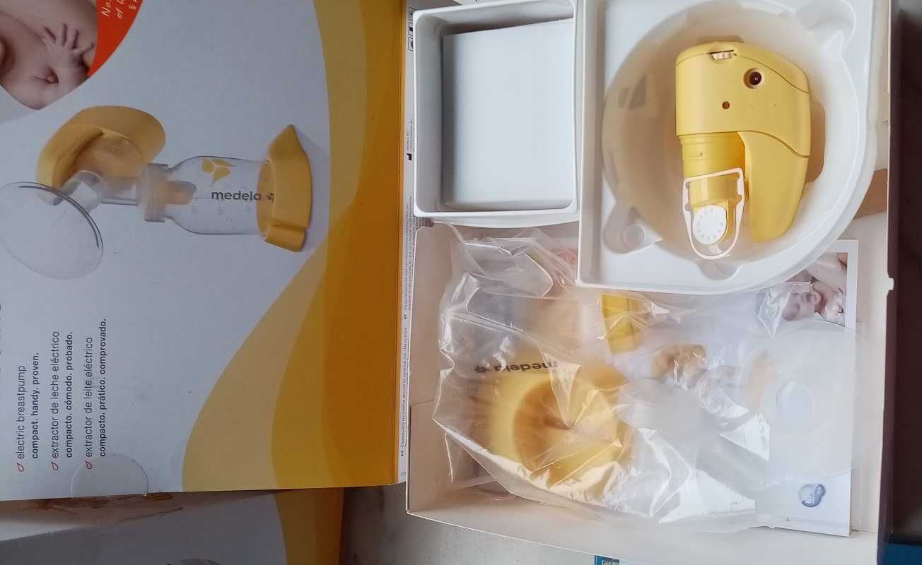 Extrator de leite materno marca Medela a funcionar