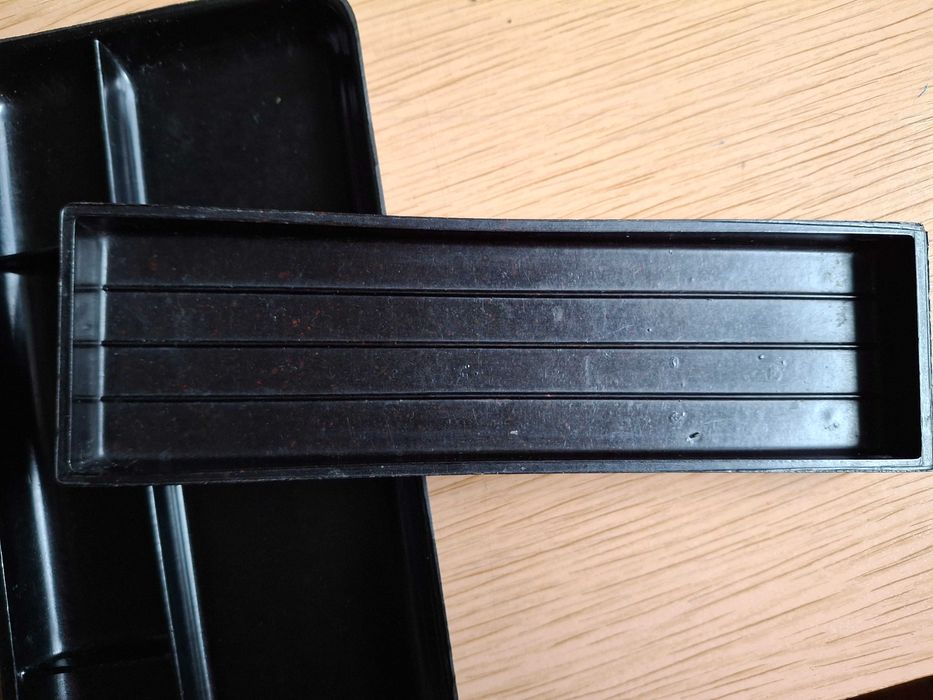 dwa stare organizery biurkowe z bakelitu z lat PRL, korytka