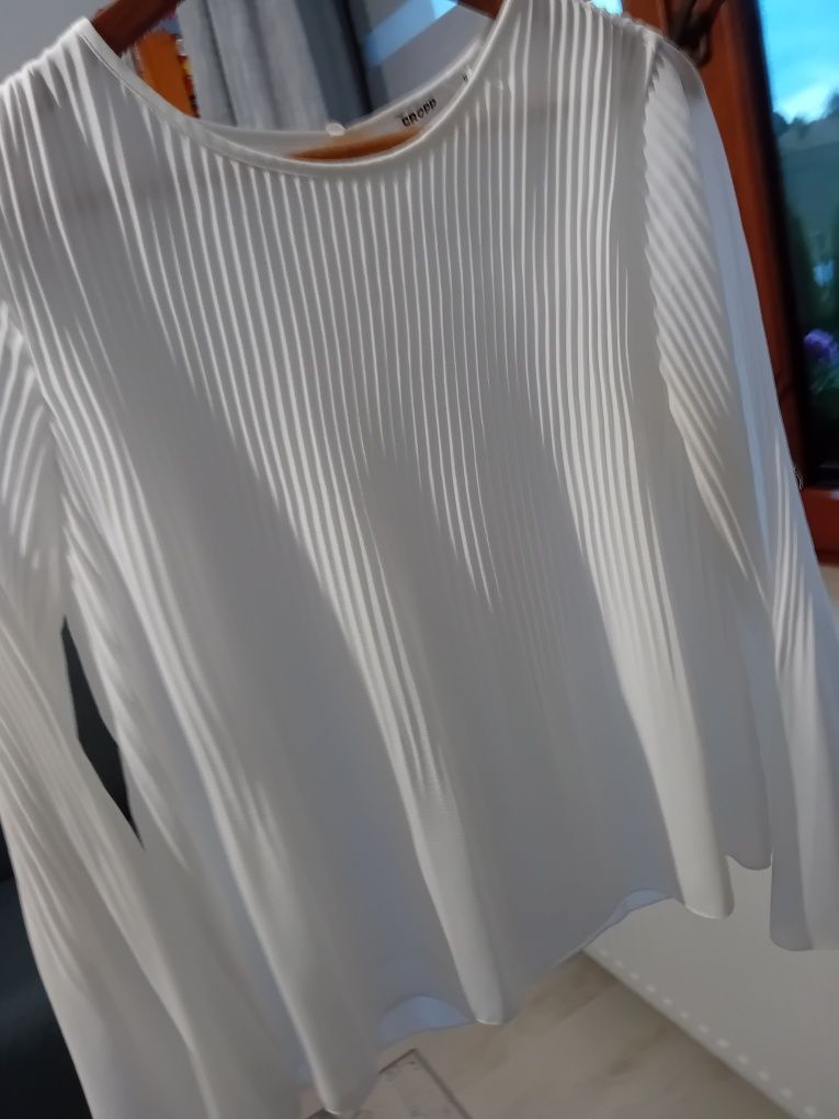 Biała plisowana bluzka