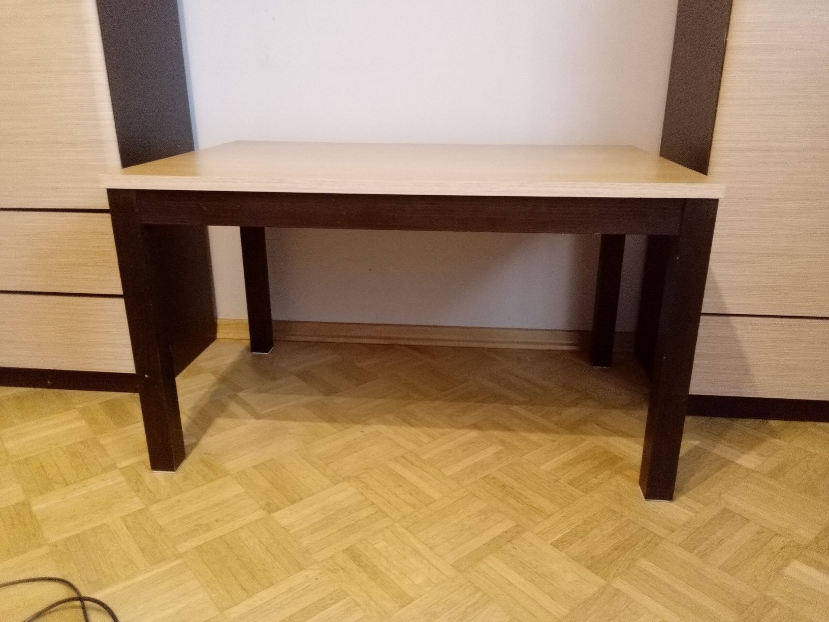 Meble młodzieżowe z tapczanikiem.