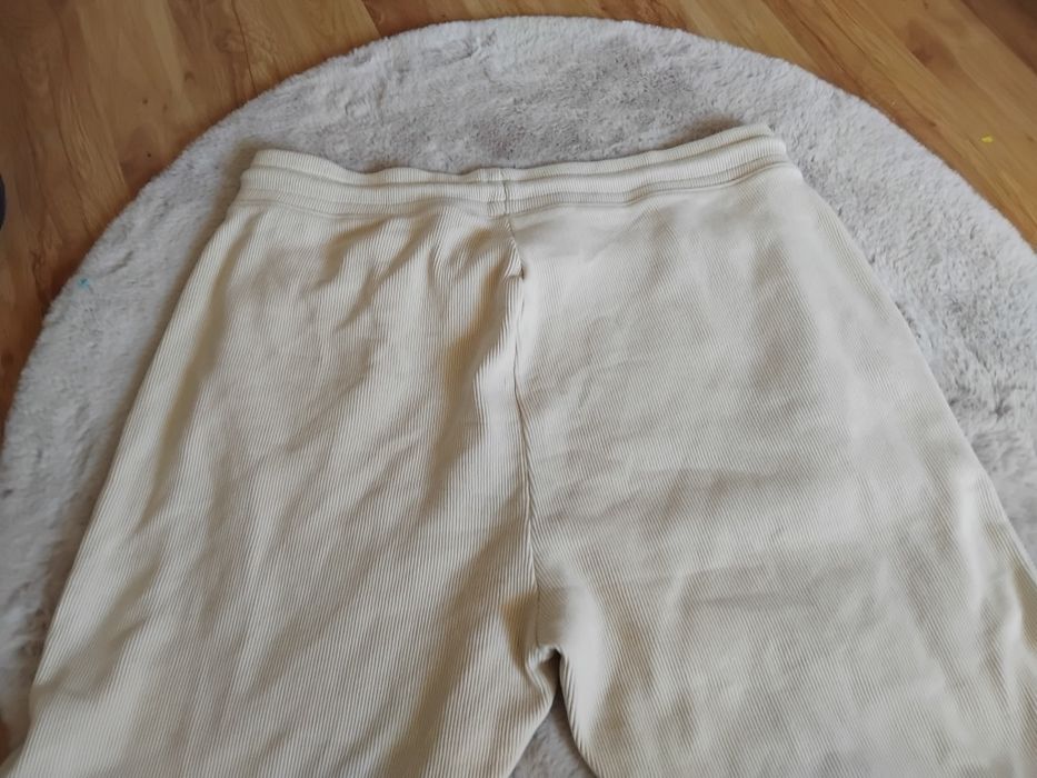 Kremowe spodnie dresowe na gumce plus size 7XL 54