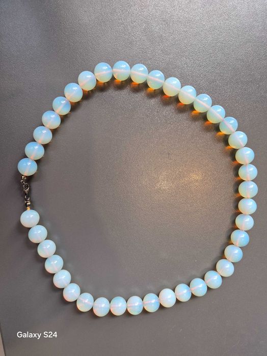 Syndyk sprzeda Naszyjnik z koralami