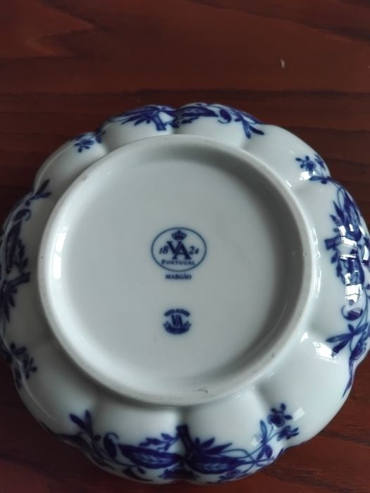 Peça  da Vista Alegre da coleção  Margão. Ta